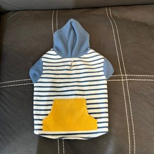 Pet shirt, size small